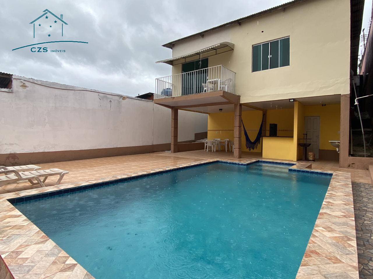 Casa à venda com 3 quartos, 203m² - Foto 1