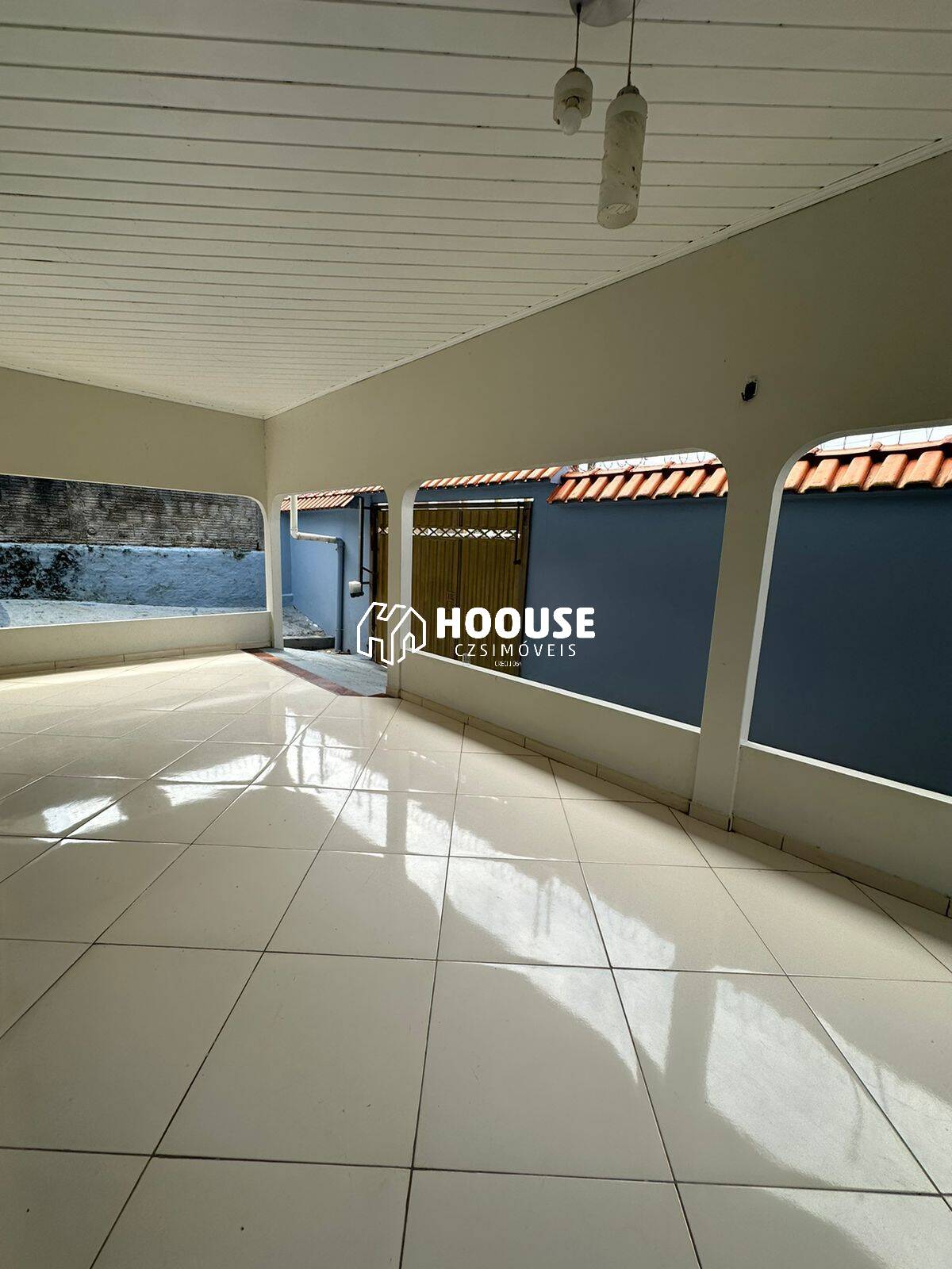 Casa à venda com 3 quartos, 300m² - Foto 1