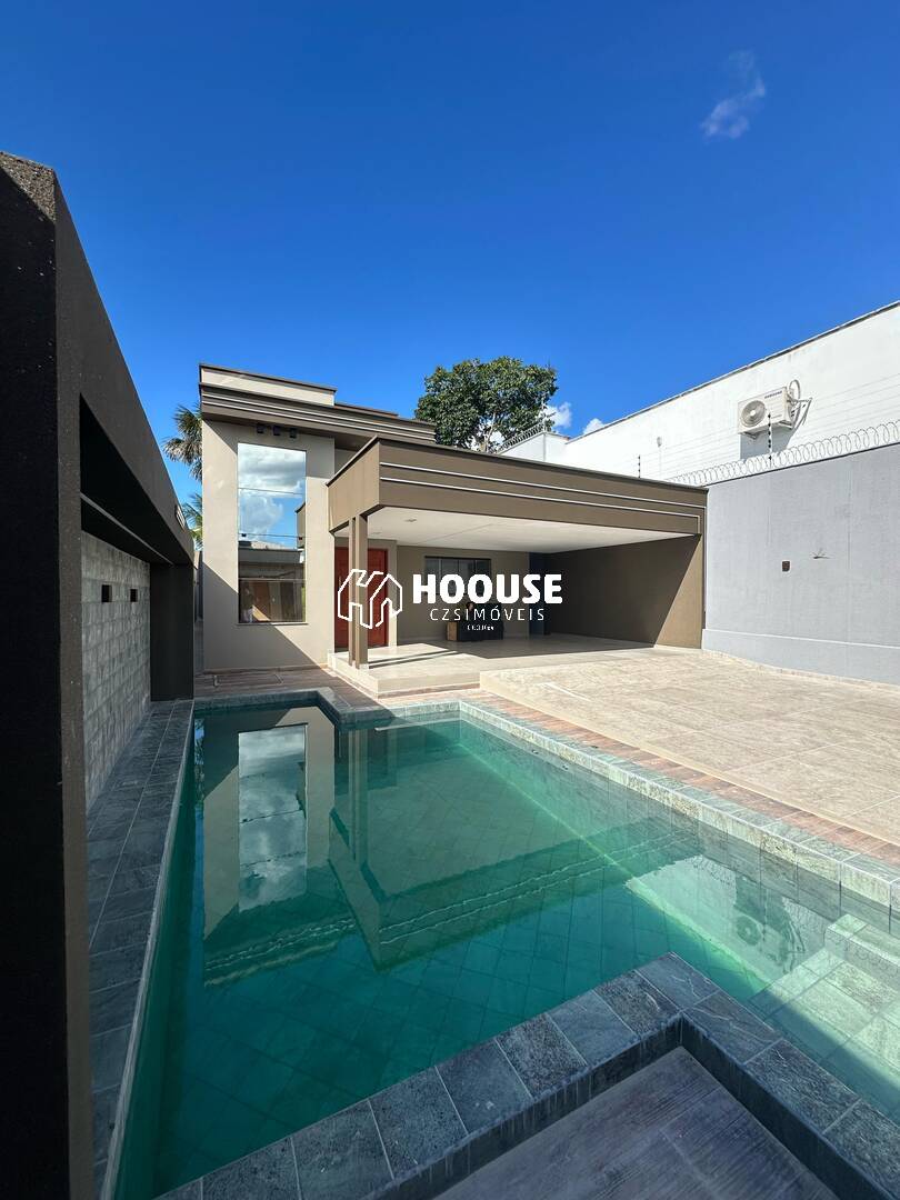 Casa à venda com 3 quartos, 300m² - Foto 1